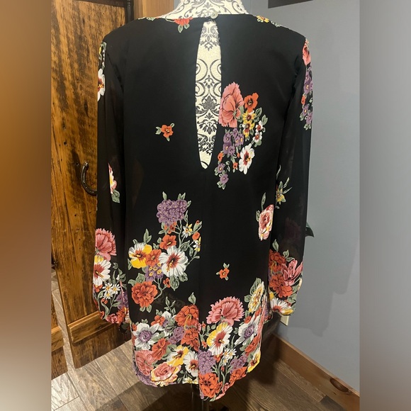 Show Me Your Mimi size medium black floral boho shirt - Picture 2 of 4